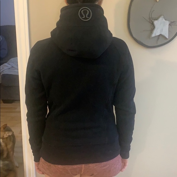 Size 8 Lululemon scuba! - Picture 2 of 2